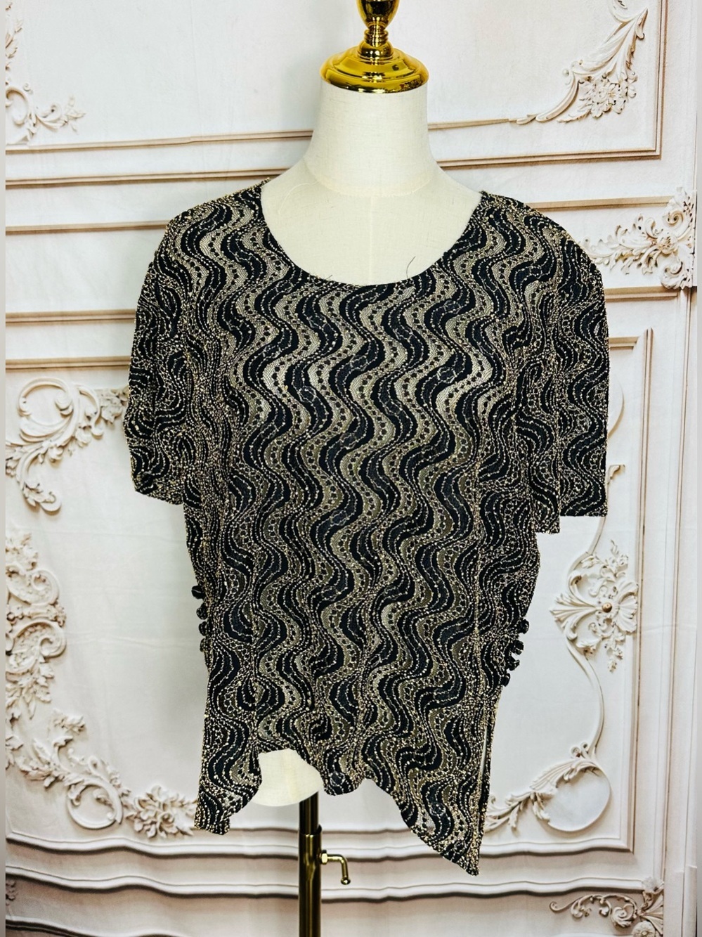 Wavy Pattern Black & Cream Short Sleeve Tee